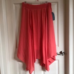 New handkerchief skirt, size M USA, color peach.